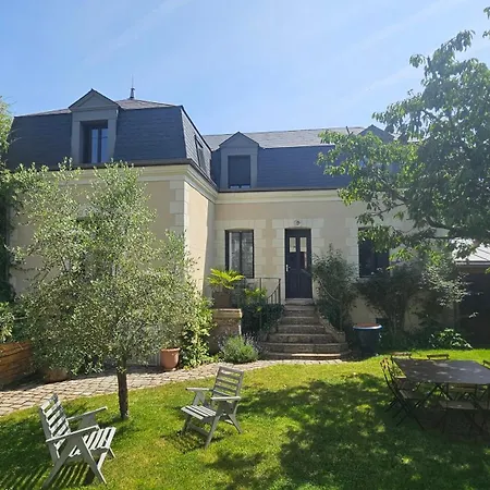 Дом отдыха Au Coeur De Tours, Familial Avec Jardin Au Calme, Parking